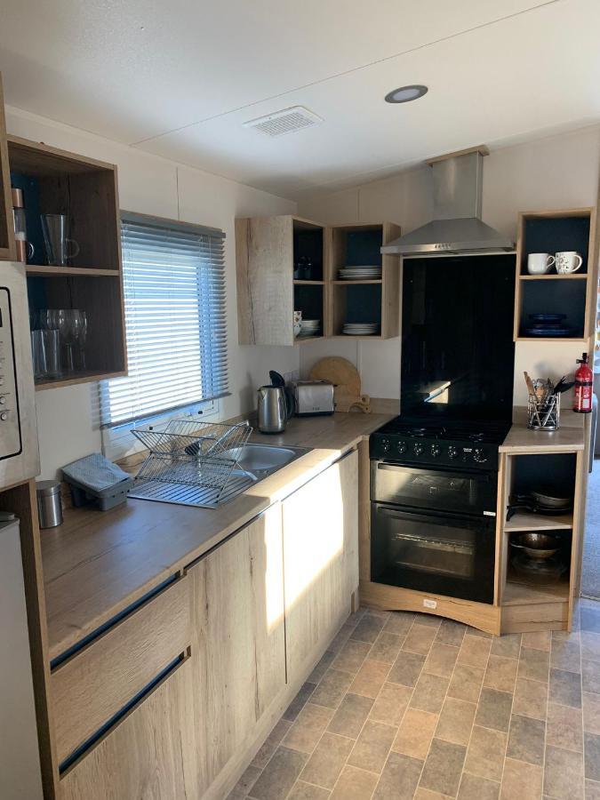 Mv7 Suffolk Sands Holiday Park Филикстоу Экстерьер фото
